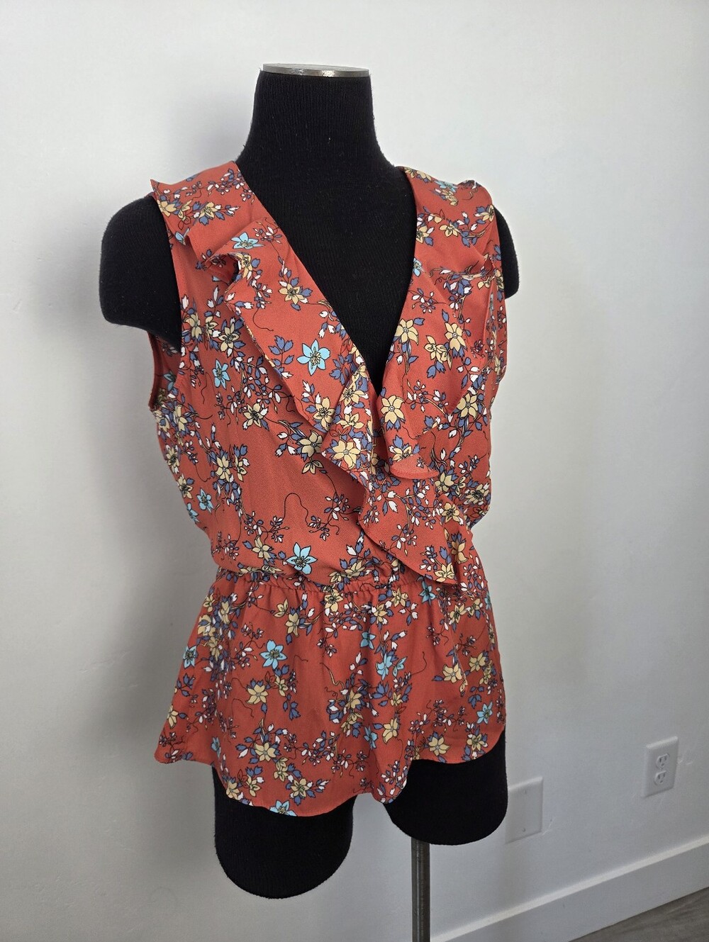 Max Studio Coral Orange Floral Sleeveless Blouse Top Ruffle Feminine Cottagecore